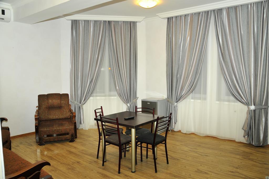 Alma-Ata Hotel Bordjomi Chambre photo